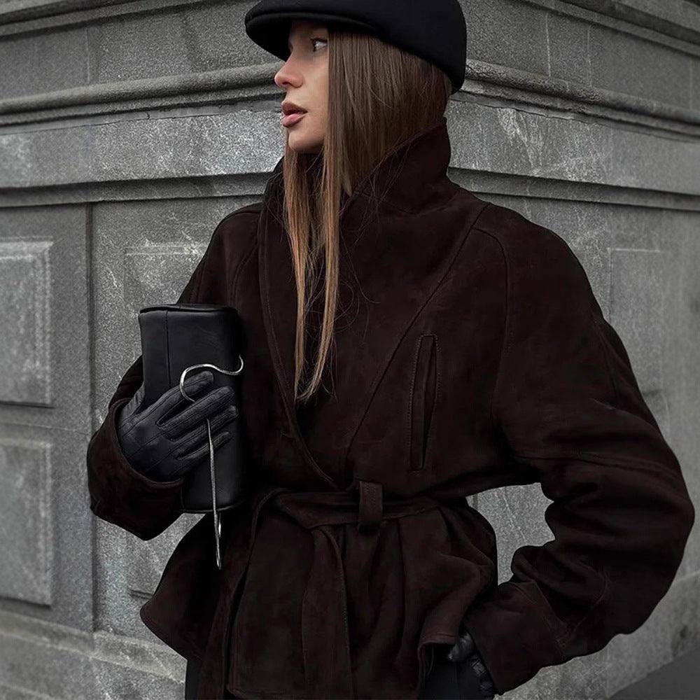 Damen modische Kunstlederjacke mit breitem Revers und taillierbarem Gürtel Sovae