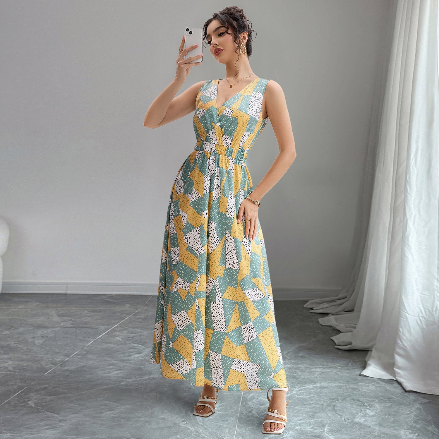 Damen Maxi-Kleid mit V-Ausschnitt und geometrischem Muster Sovae