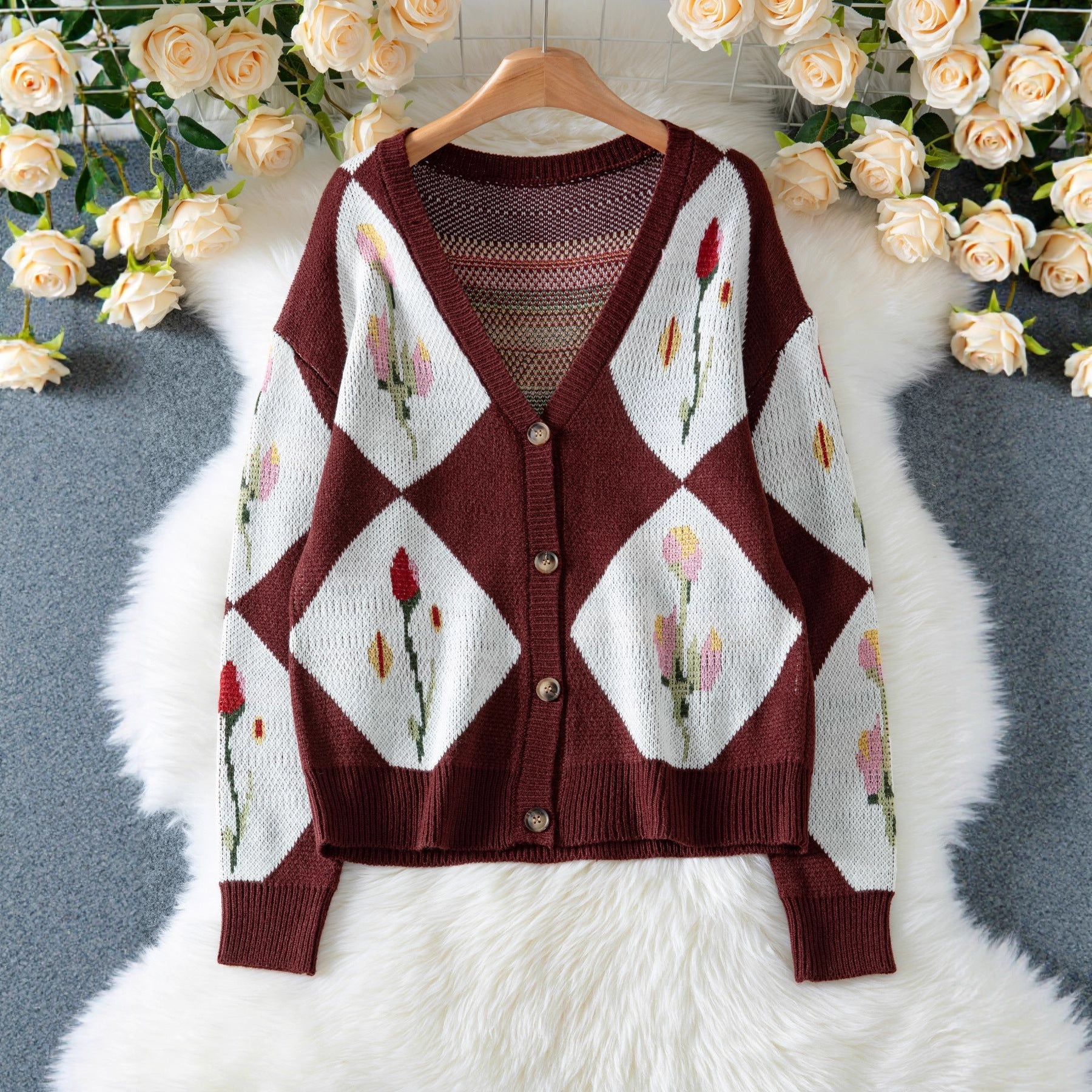 Damen Strickjacke mit floralem Muster und dekorativem Knopfdesign Sovae