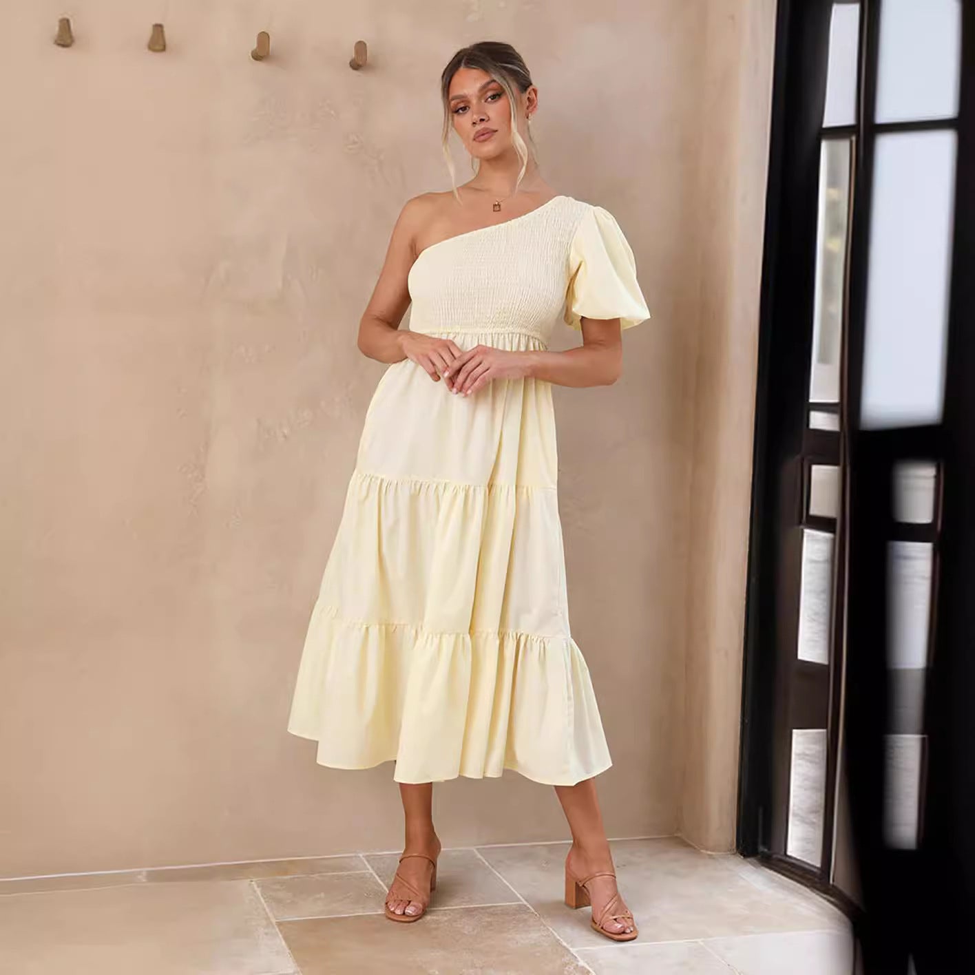Damen Midi-Strandkleid mit asymmetrischem Schnitt und Rüschendetails Sovae