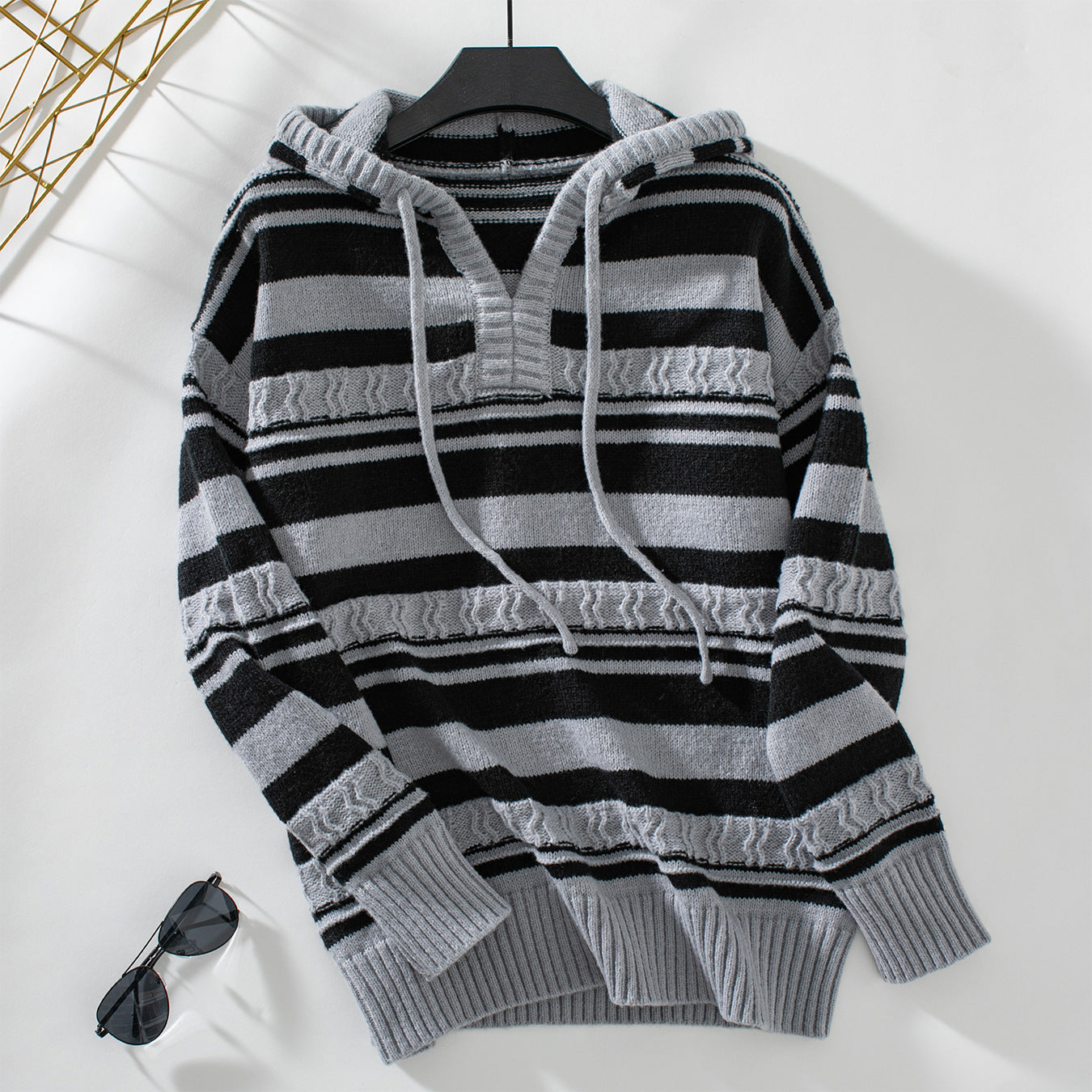 Damen Kapuzensweater mit modernen Streifenmustern Sovae