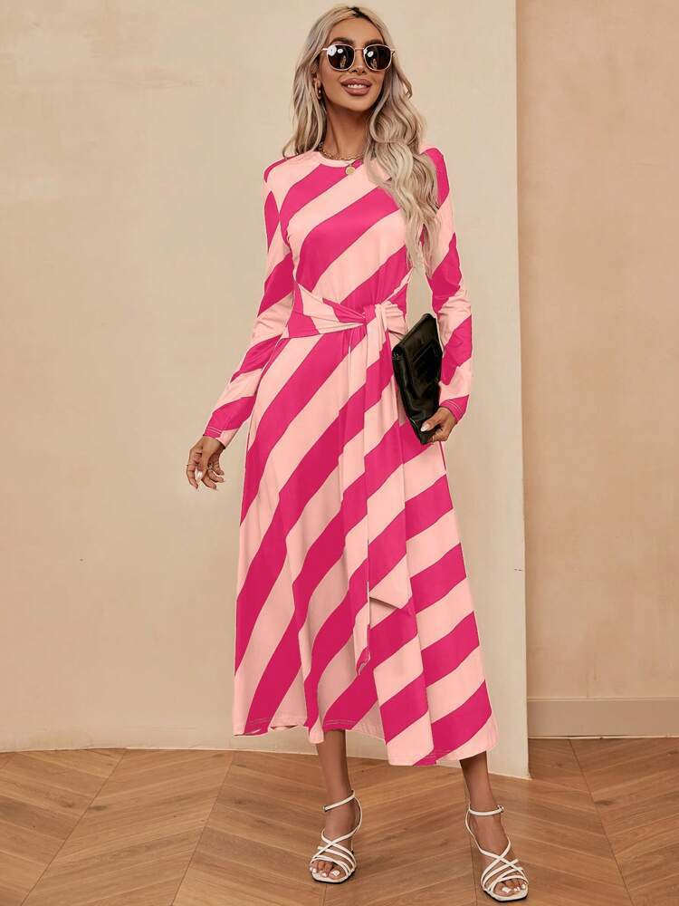 Damen Midikleid mit auffälligem Streifenmuster und schickem Wickel-Effekt Sovae