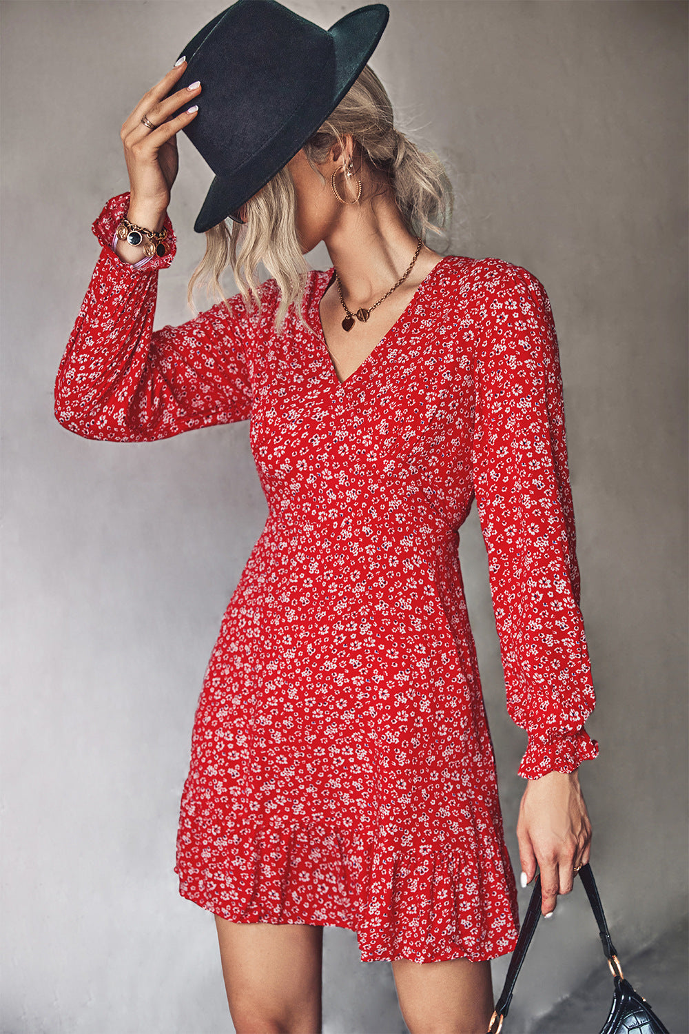 Damen Minikleid mit verspieltem floralem Muster und femininem V-Ausschnitt Sovae