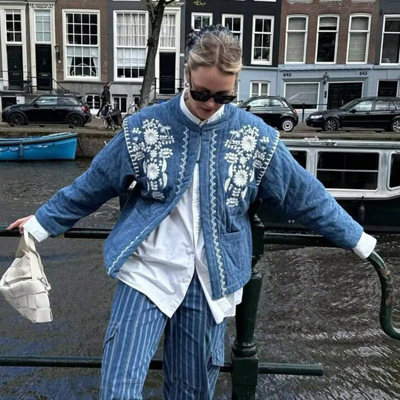 Damen bestickte Blousonjacke mit leichtem Baumwollmaterial und praktischen Taschen Sovae