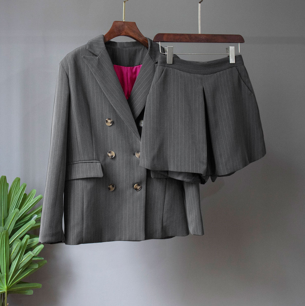 Damen Elegantes zweiteiliges Anzugset mit tailliertem Blazer und Shorts Sovae