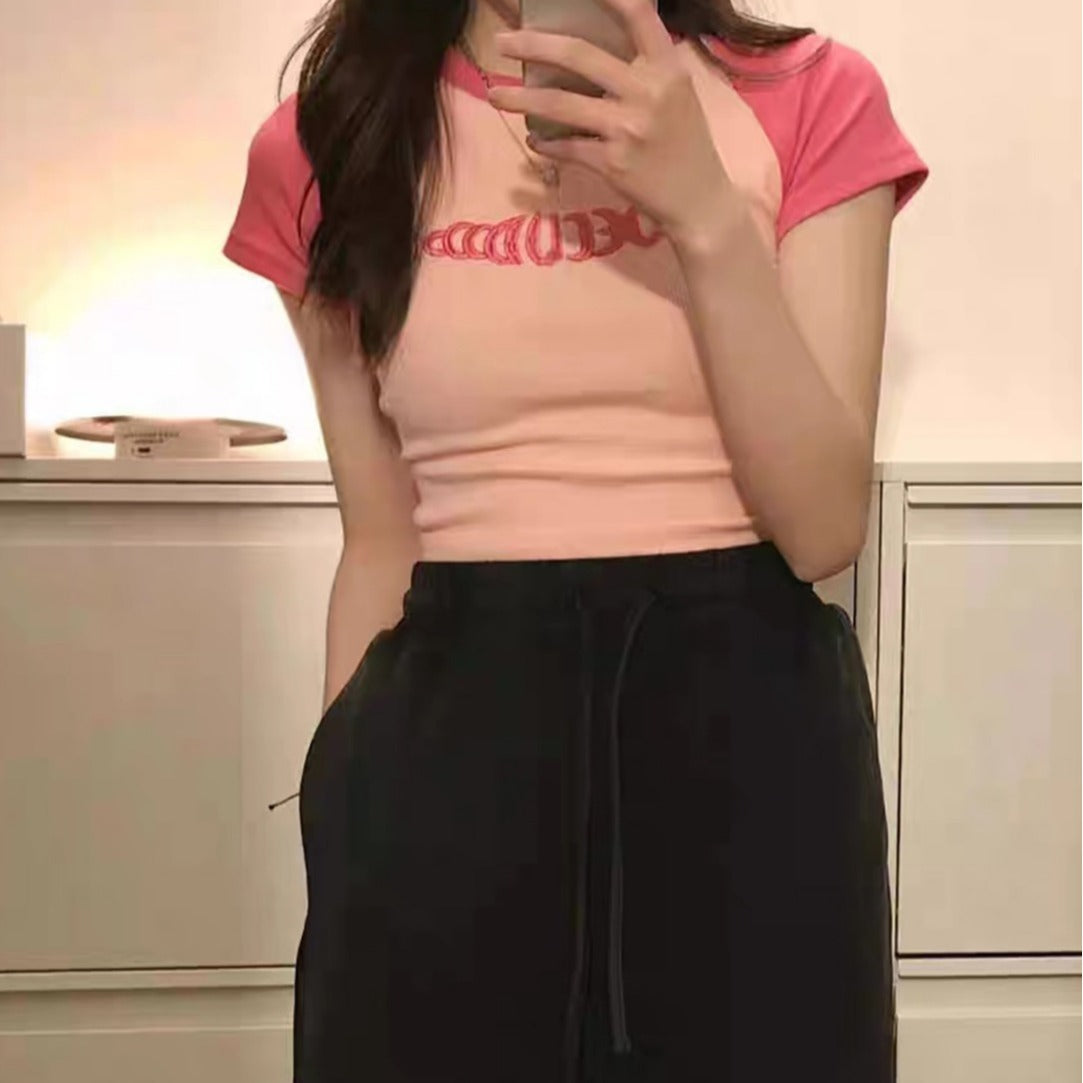 Damen Sportliches Crop-Top mit kontrastierenden Ärmeln und Schriftzug Sovae