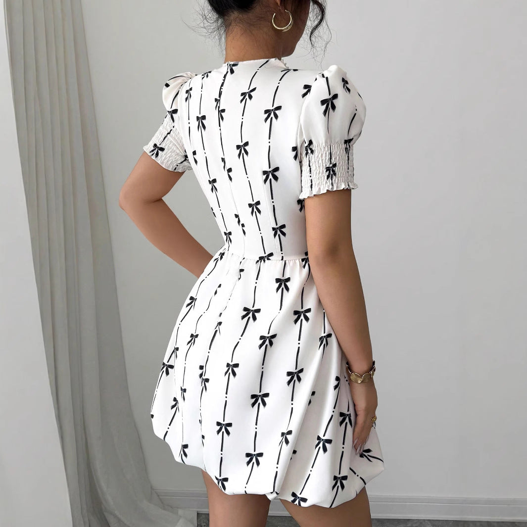 Damen Minikleid mit kreativen Rüschendetails und floralem Muster Sovae