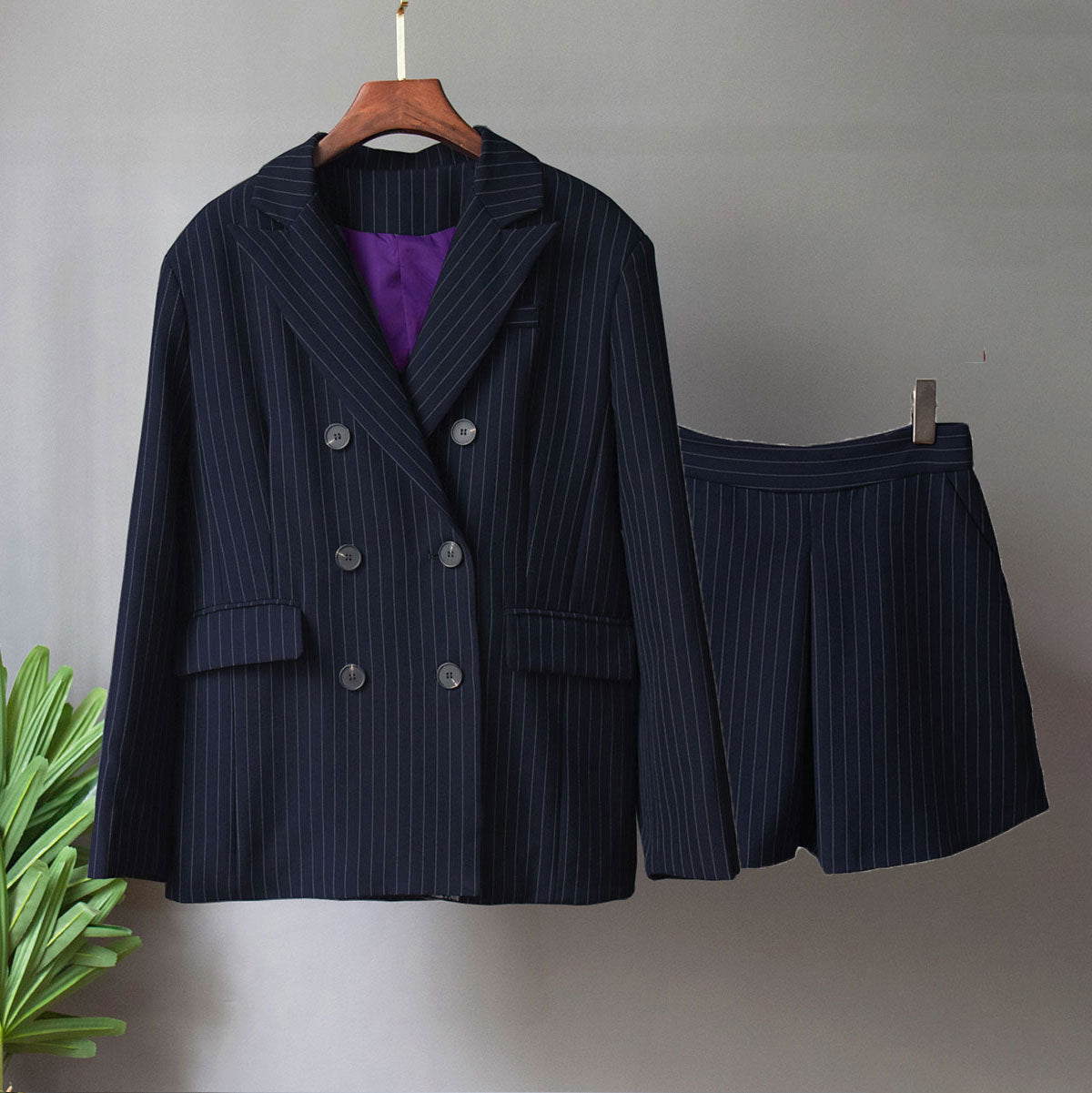 Damen Elegantes zweiteiliges Anzugset mit tailliertem Blazer und Shorts Sovae