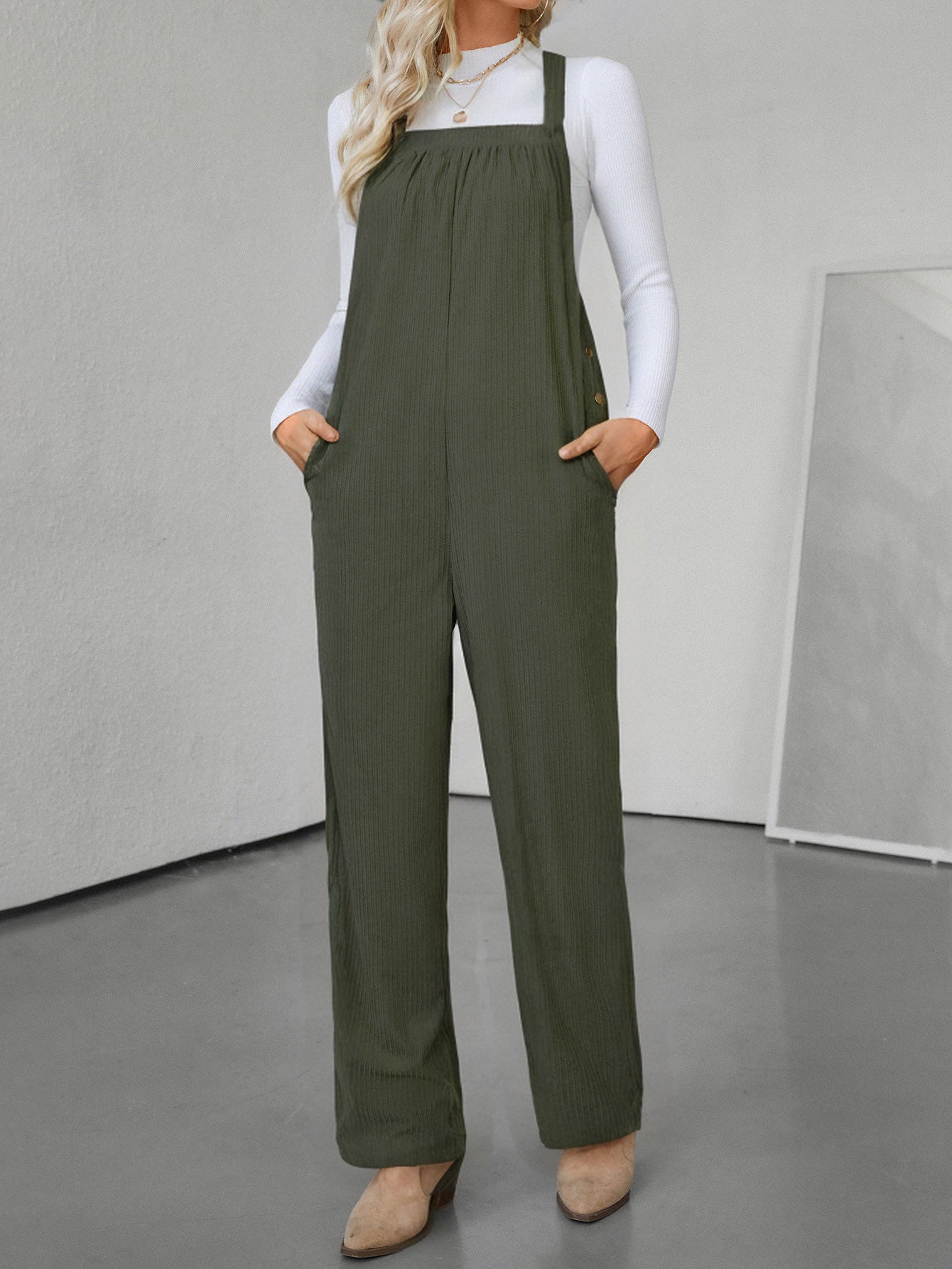 Damen Latzhose aus weichem Rippenstoff mit praktischen Taschen Sovae