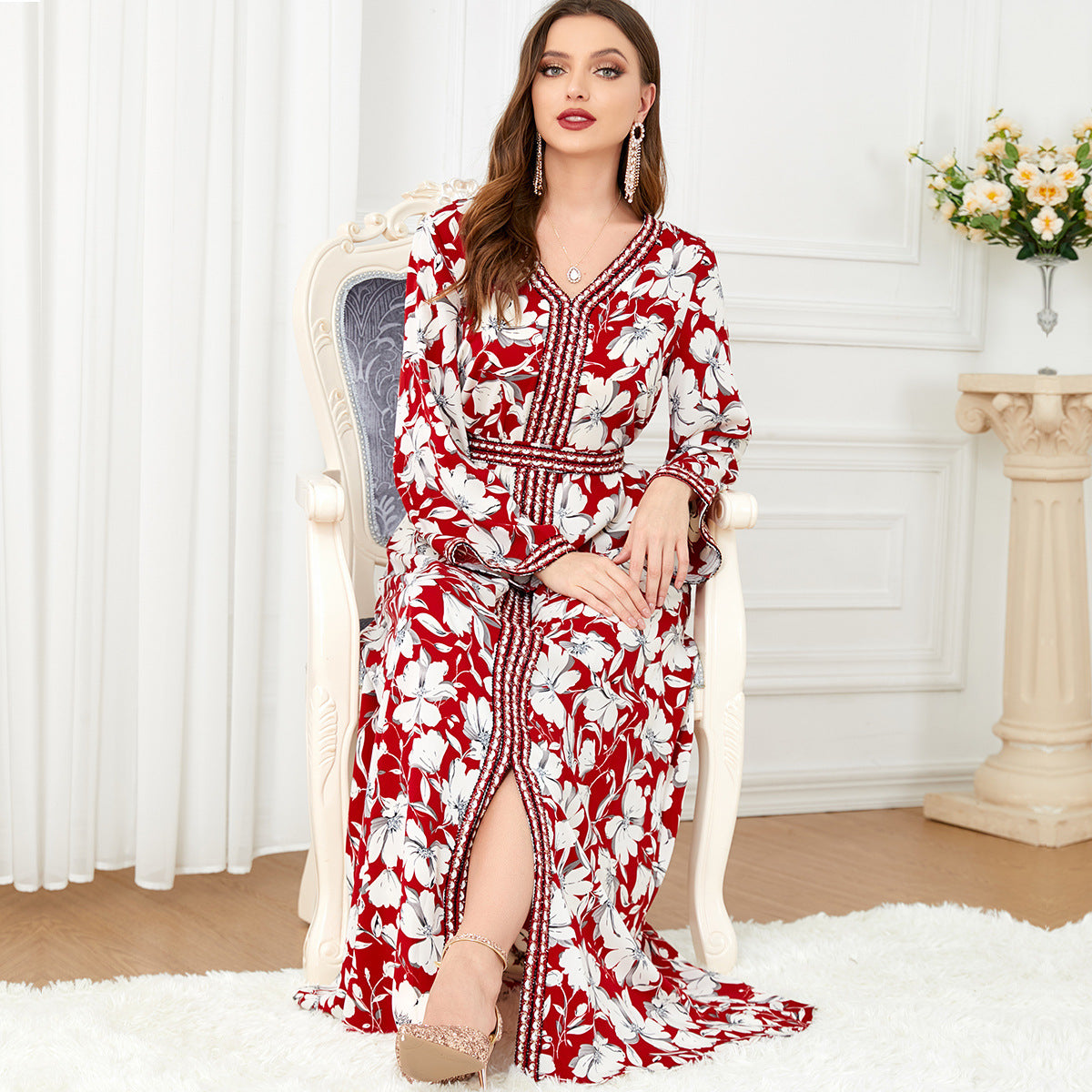 Damen Trachtenkleid mit floralem Design und seitlichem Schlitz Sovae