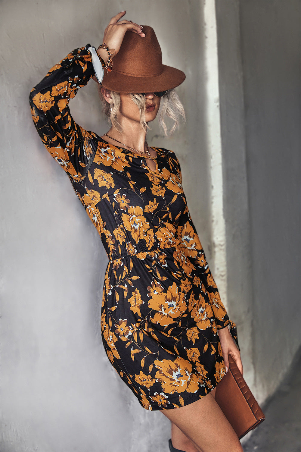 Damen Minikleid mit floralem Design und eleganten Ärmeldetails Sovae