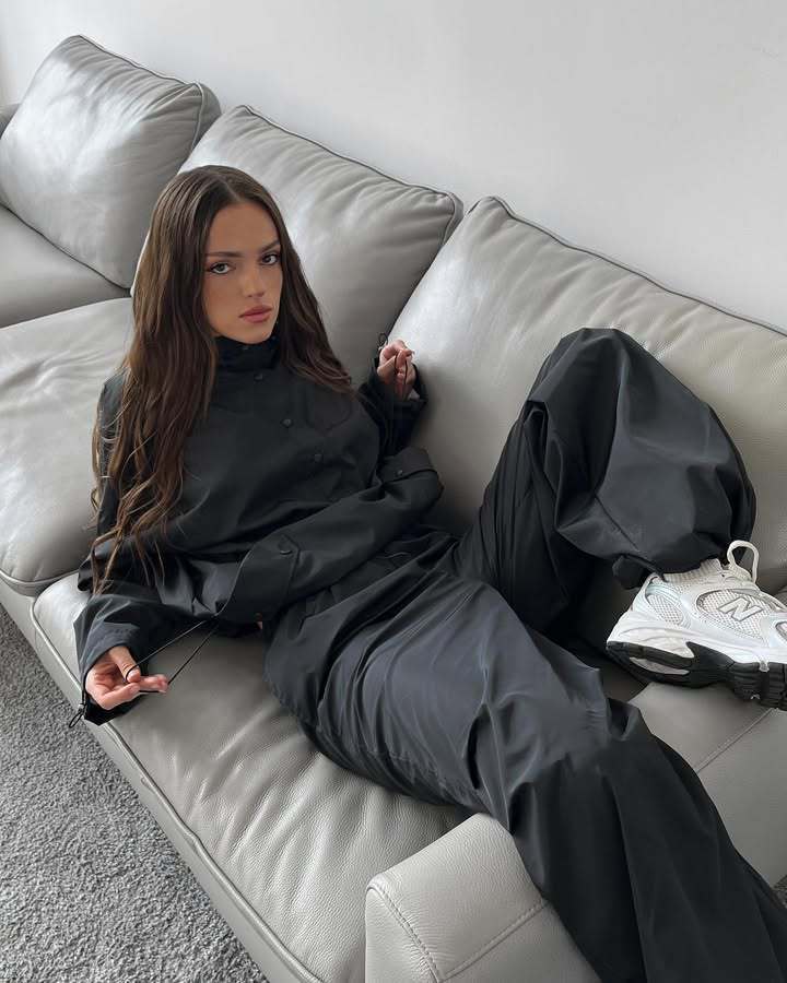 Damen modische und leichte Windjacke mit Kapuze Sovae