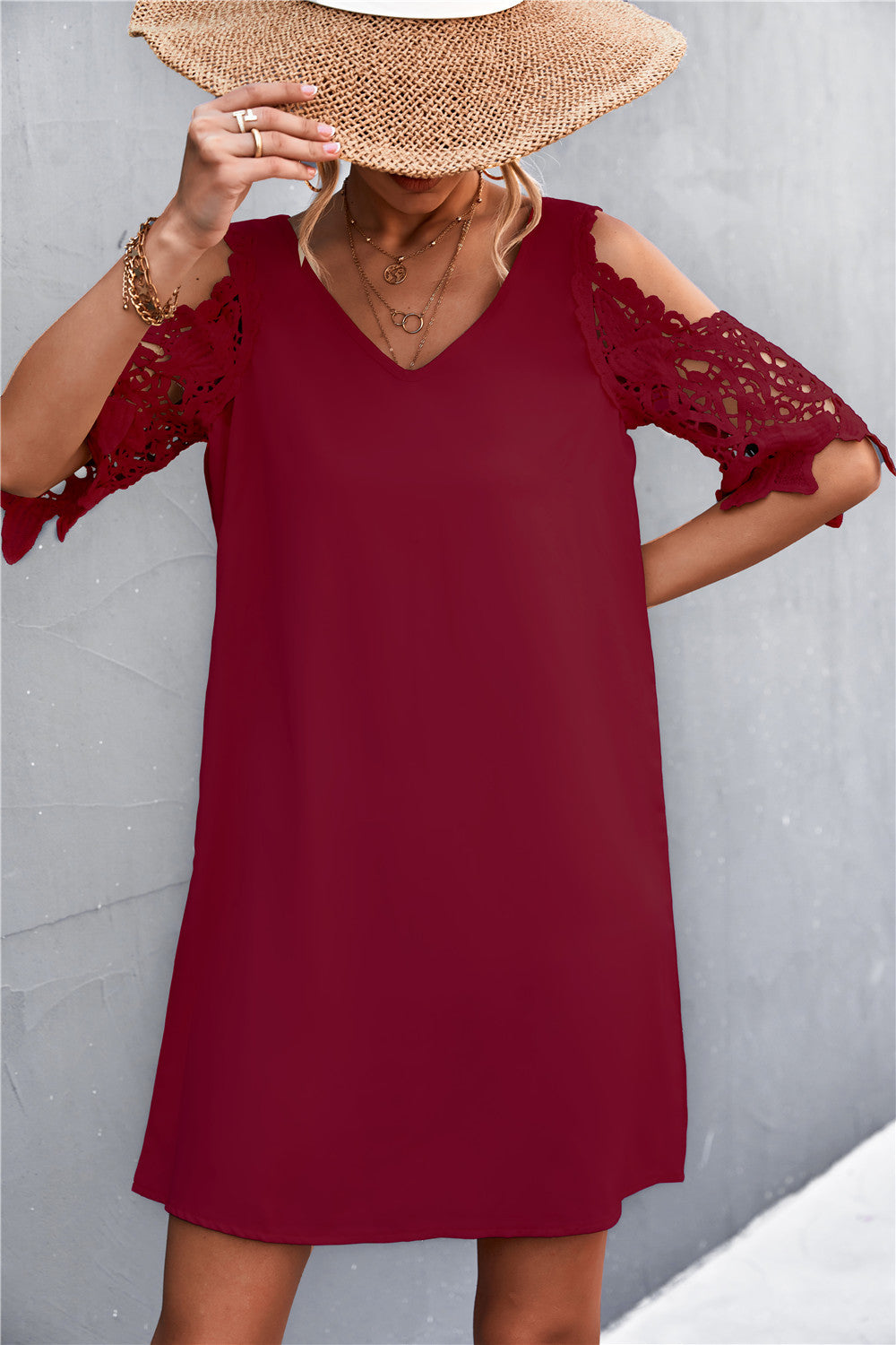 Damen luftiges Minikleid mit Spitzeneinsatz und elegantem V-Ausschnitt Sovae