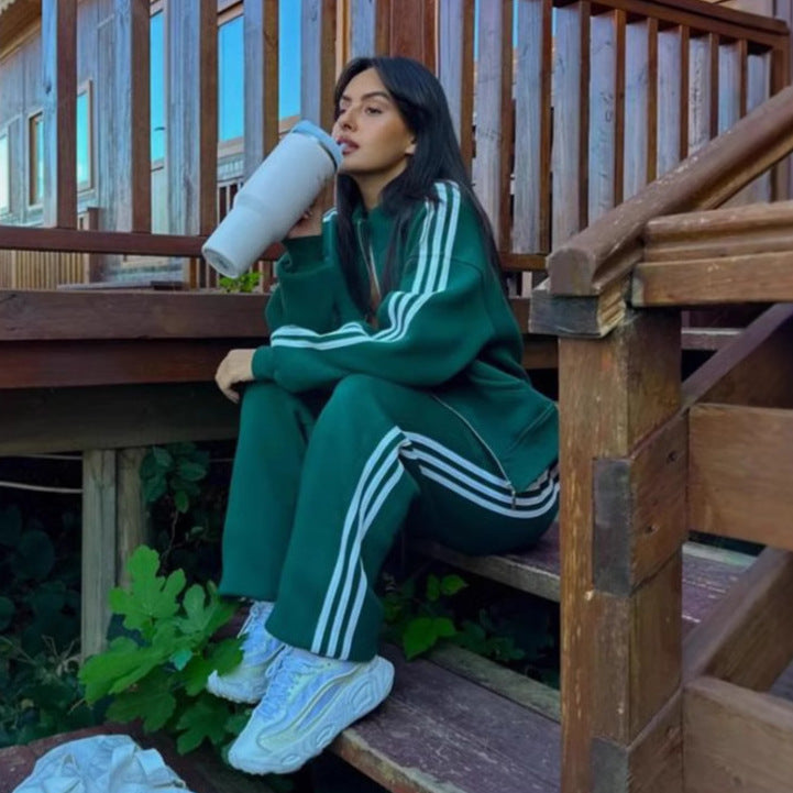 Damen Sportlicher Loungewear-Anzug mit hohem Kragen und seitlichen Streifen Sovae