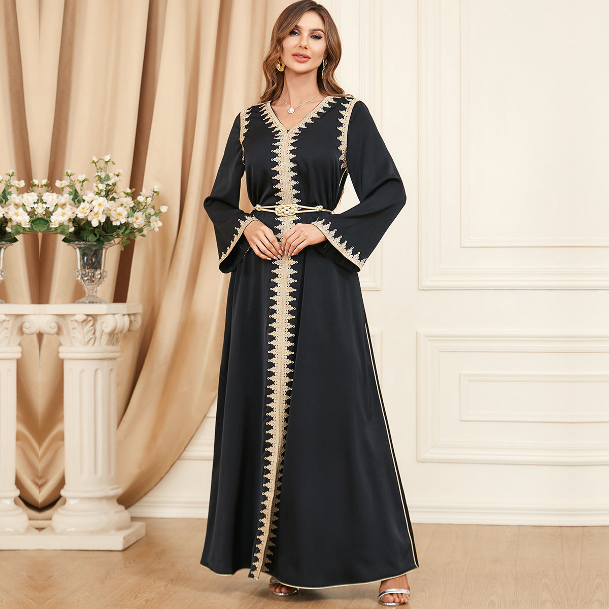 Damen Langes Maxikleid mit kunstvoller Goldborte Sovae