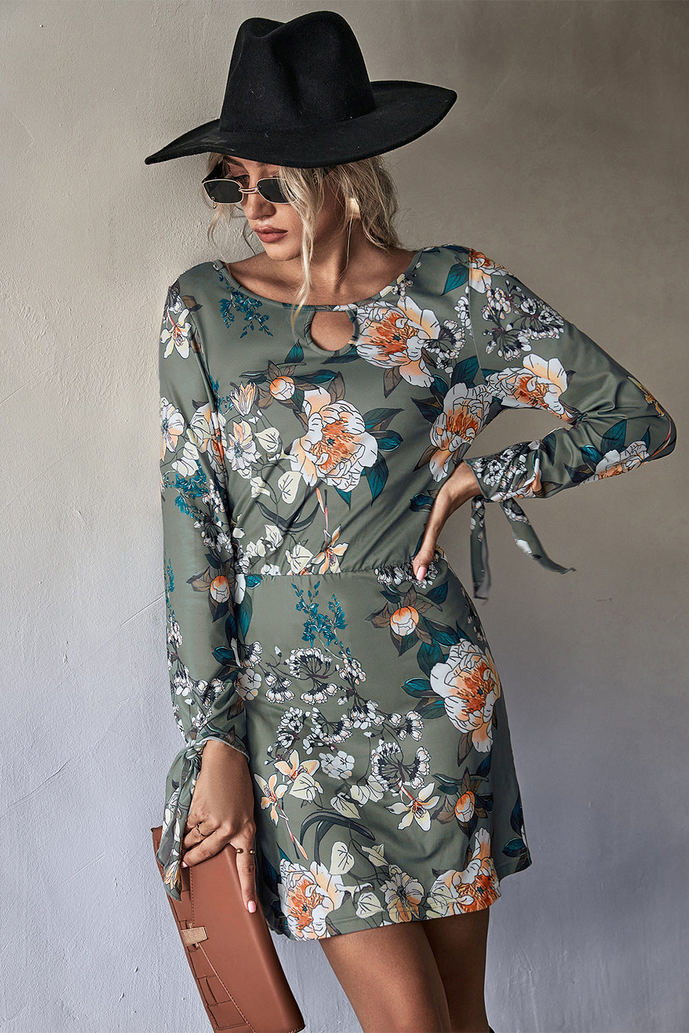 Damen Minikleid mit floralem Design und eleganten Ärmeldetails Sovae