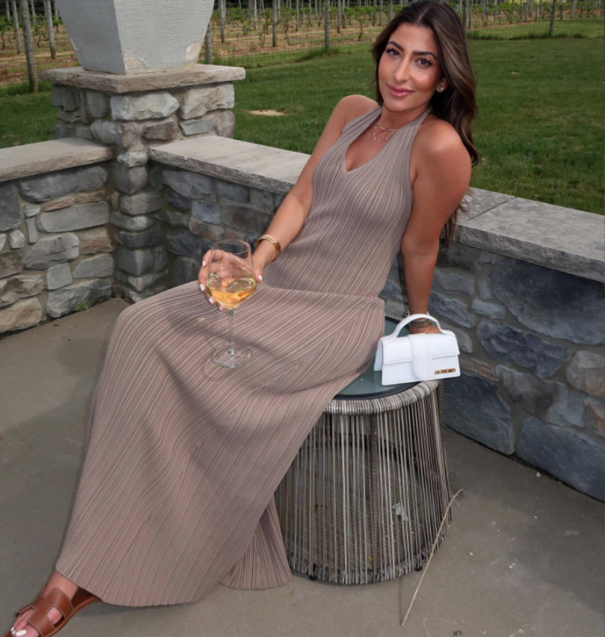 Damen Maxikleid mit raffiniertem Rippdesign und elegantem V-Ausschnitt Sovae