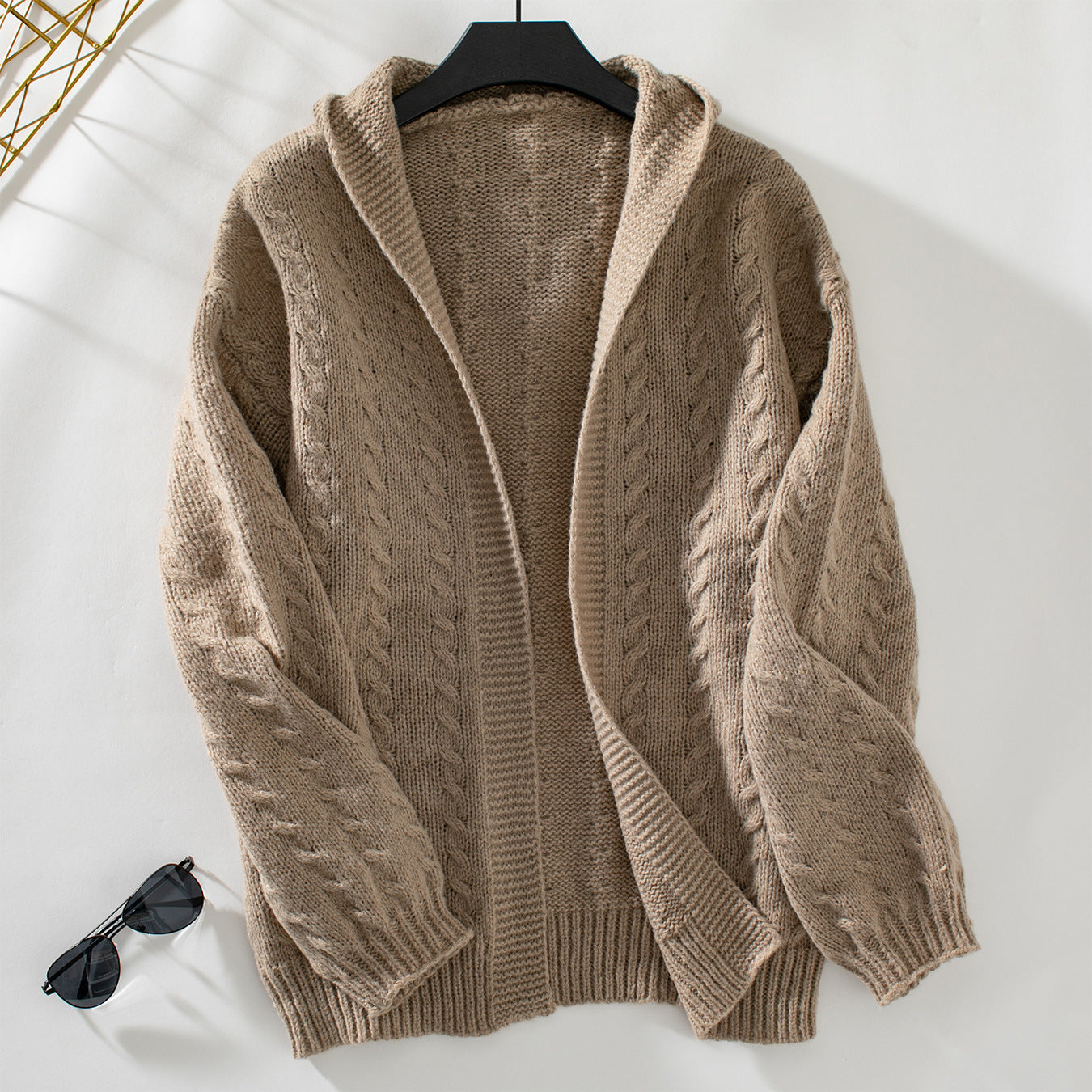 Damen Strickjacke mit Kapuze und feinem Zopfstrick Sovae