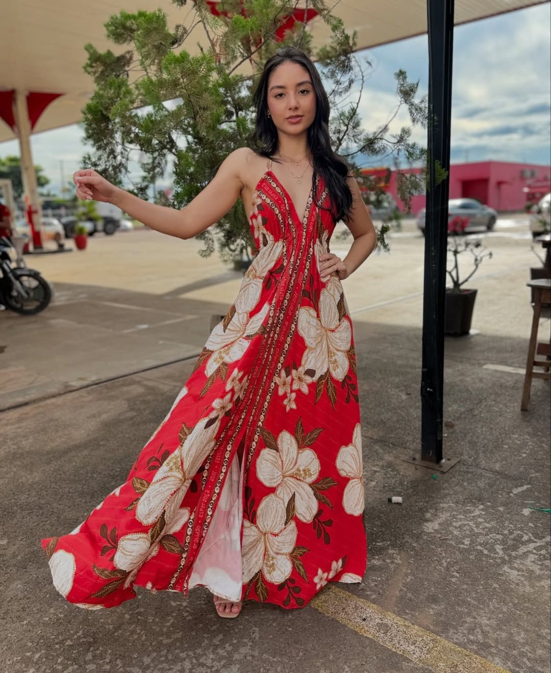 Damen Maxikleid mit handgefertigtem Blumenmuster Sovae