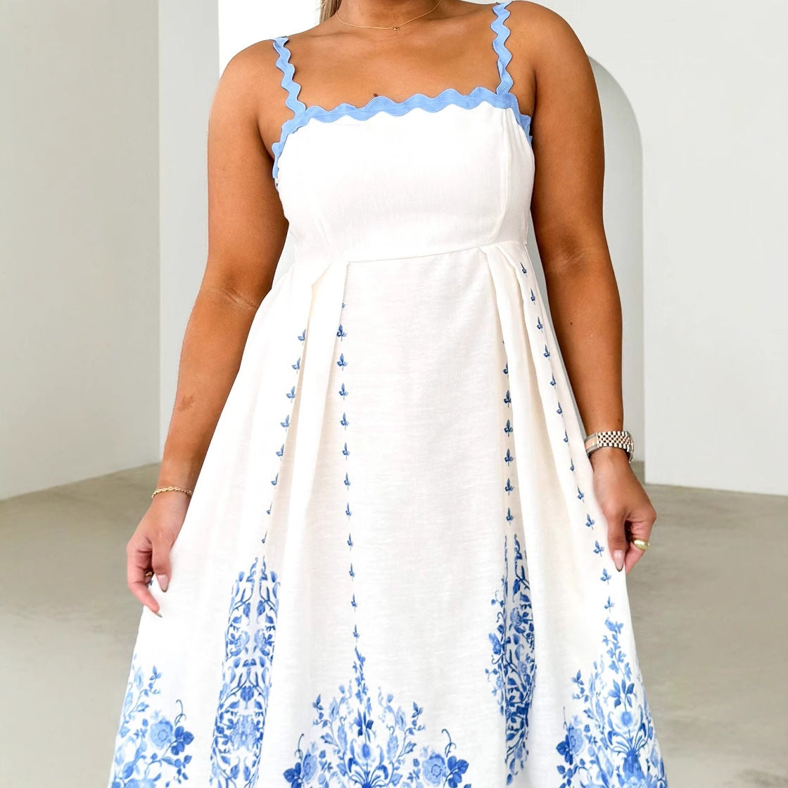 Damen elegantes Midikleid mit floralen Akzenten Sovae