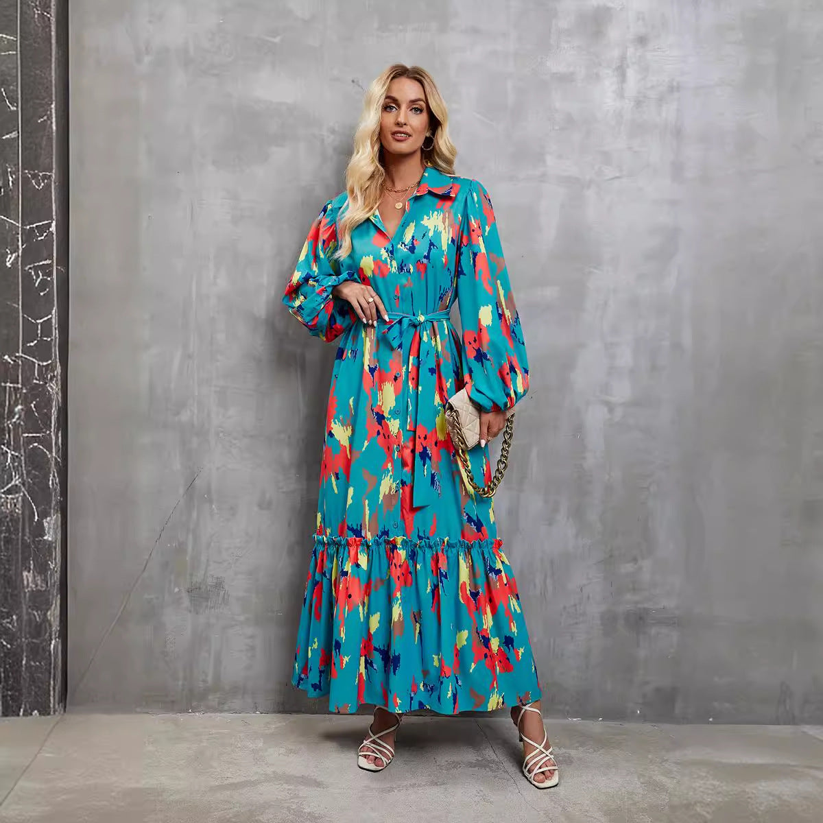Damen elegantes Maxikleid mit hochgeschlossenem Kragen und farbenfrohem Muster Sovae