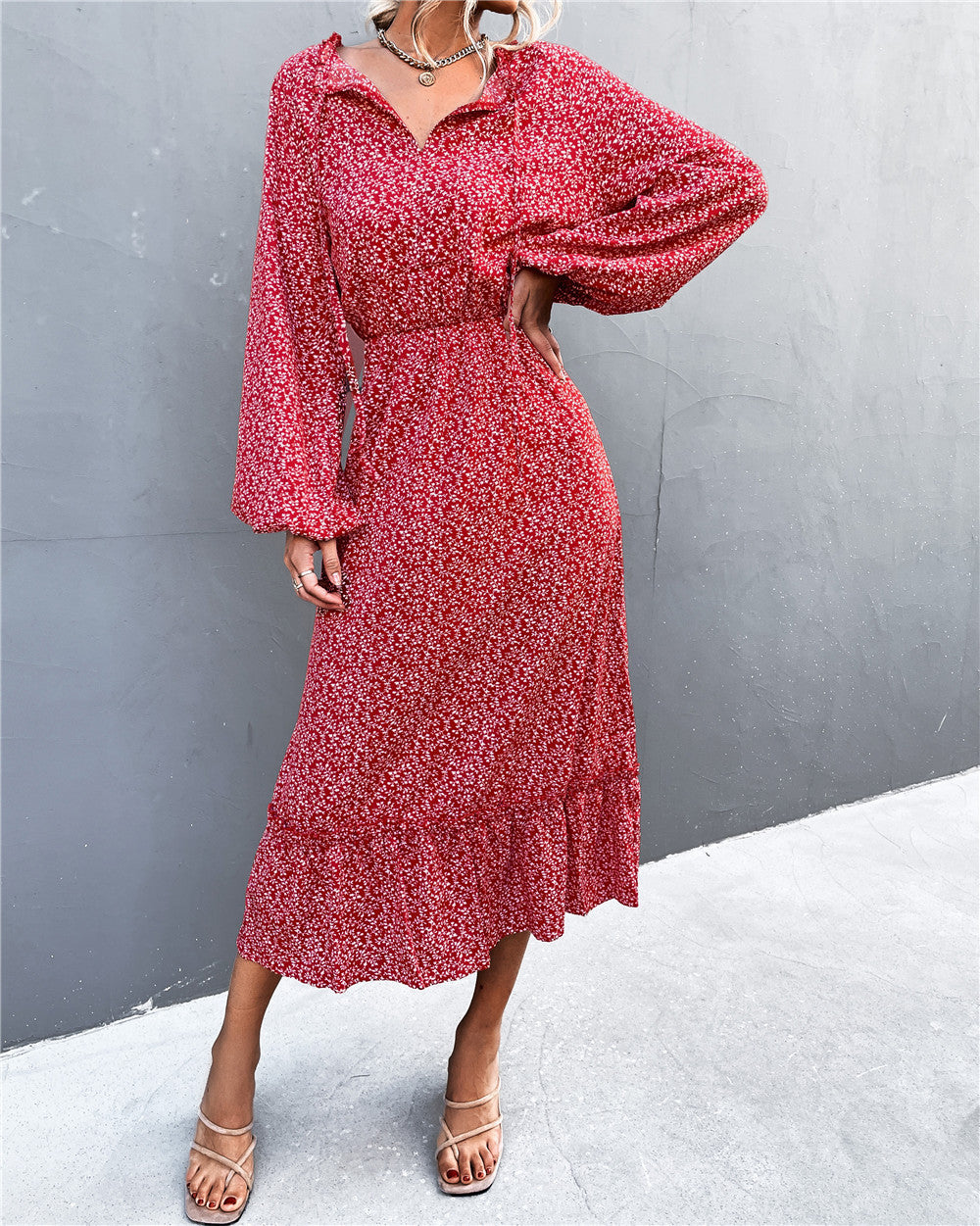 Damen Midikleid mit verspielt-floralem Design und weiten Ärmeln Sovae