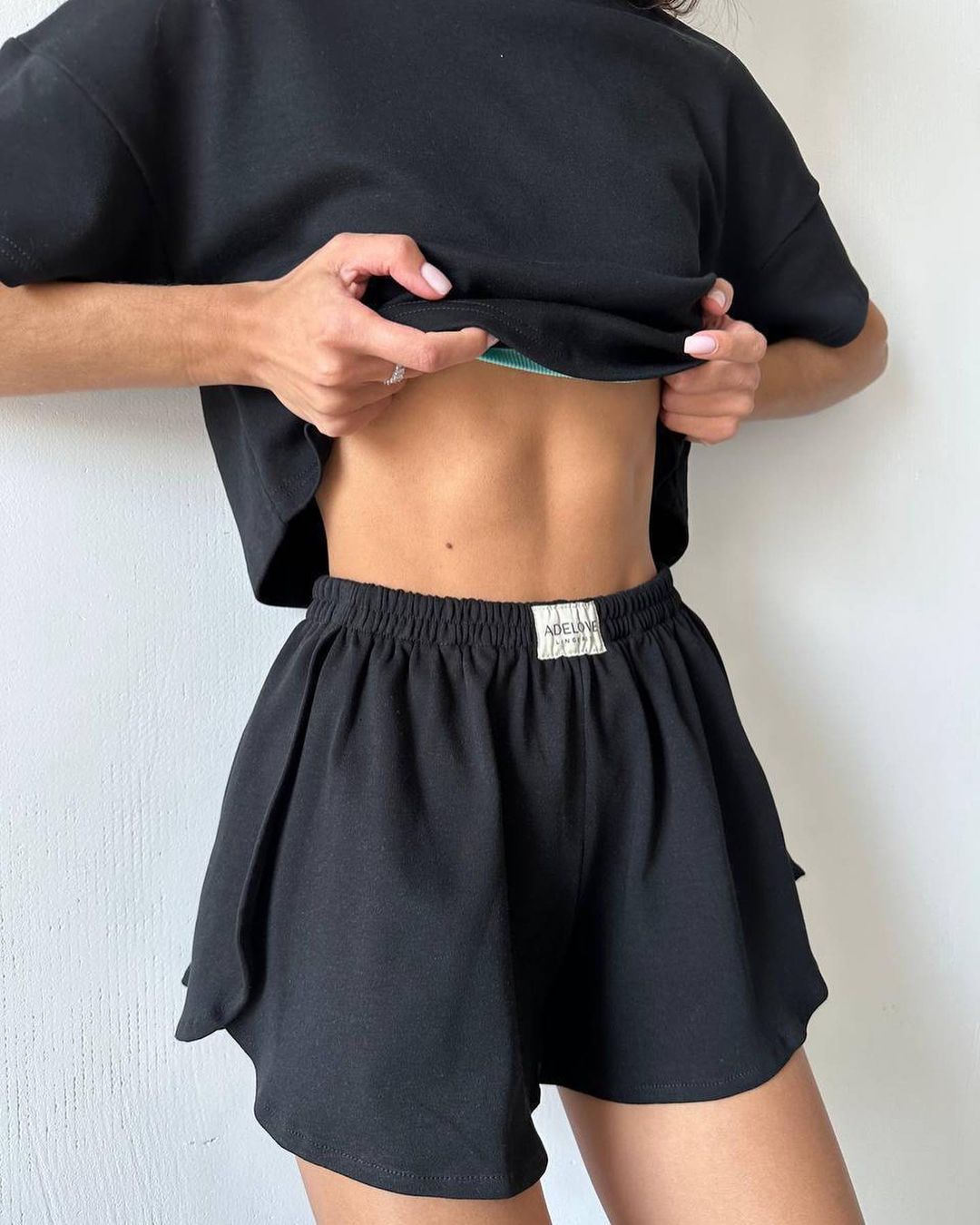 Damen lässige Sportshorts mit elastischem Bund und seitlichen Schlitzen Sovae