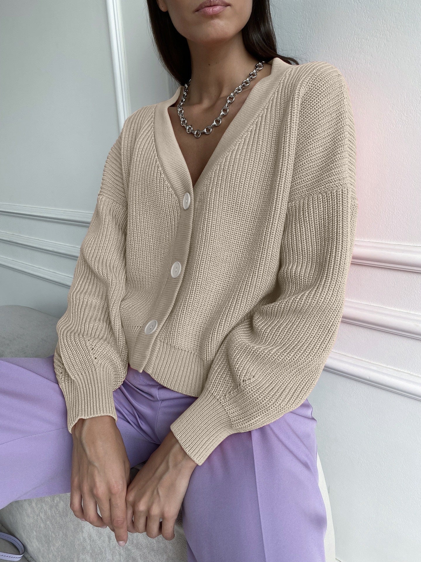 Damen kuschelige Strickjacke mit umschlagbaren Ärmeln und modischen Knopfdetails Sovae