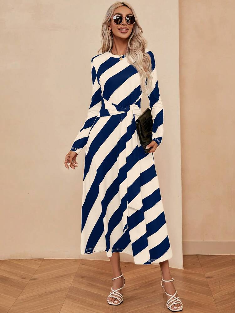 Damen Midikleid mit auffälligem Streifenmuster und schickem Wickel-Effekt Sovae