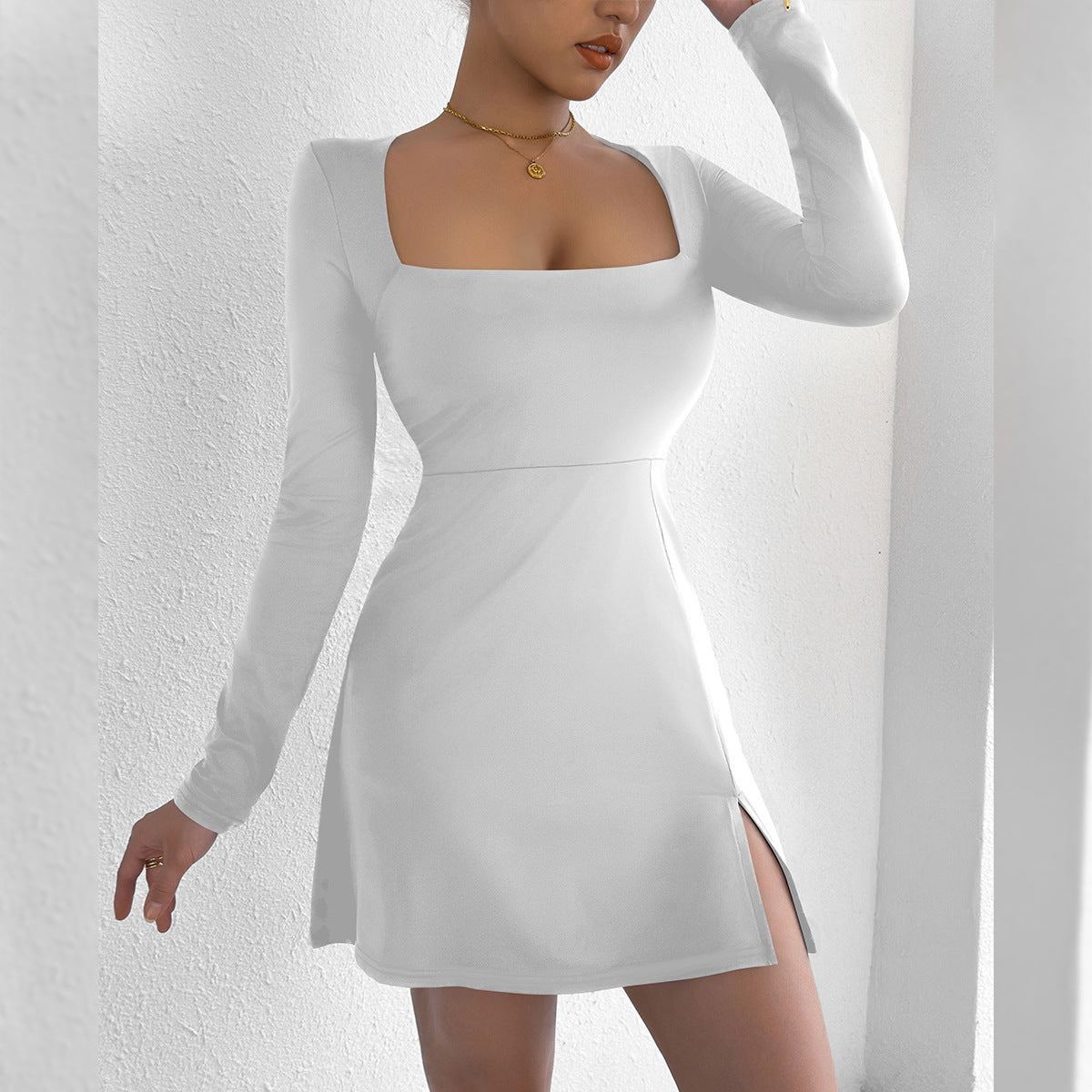 Damen figurbetontes Minikleid mit schmalem Schnitt und tiefem Ausschnitt Sovae