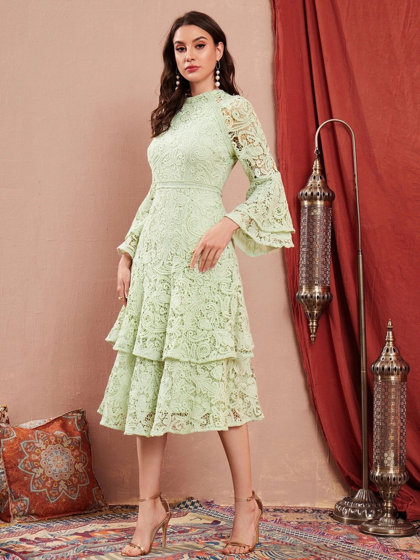 Damen Spitzen-Maxikleid mit voluminösen Ärmeln Sovae