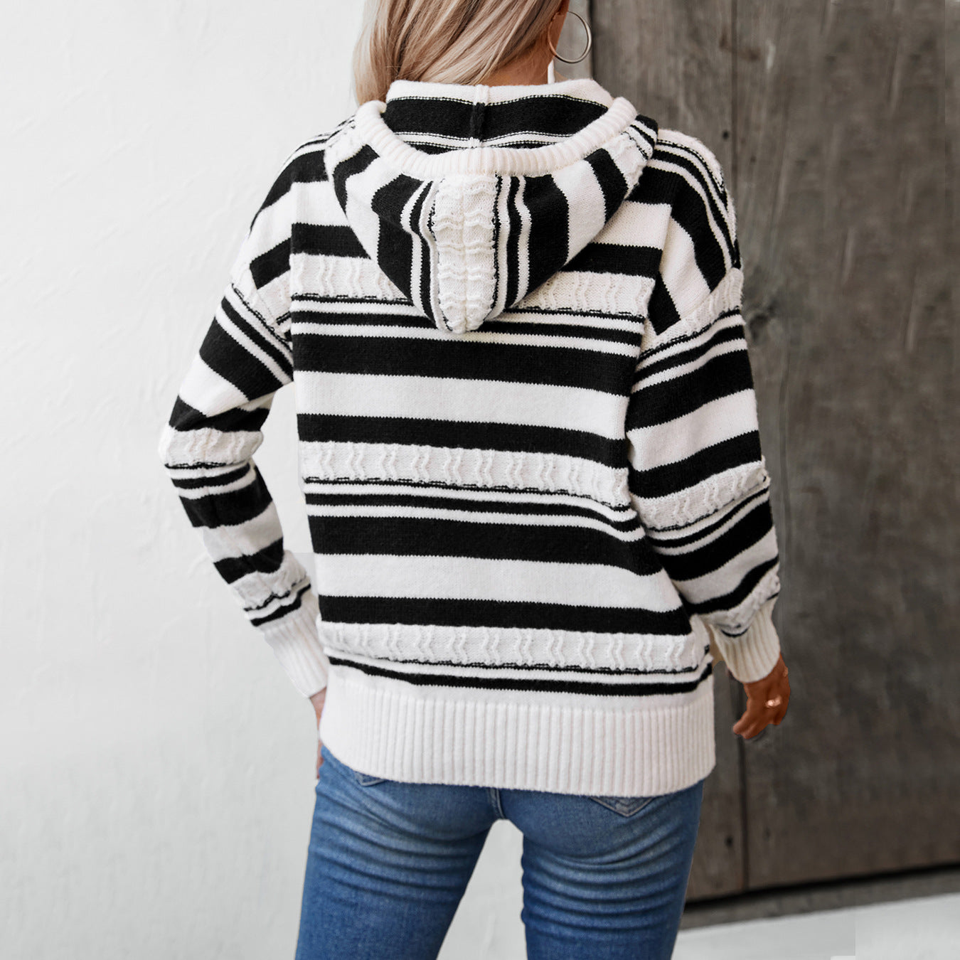 Damen Kapuzensweater mit modernen Streifenmustern Sovae