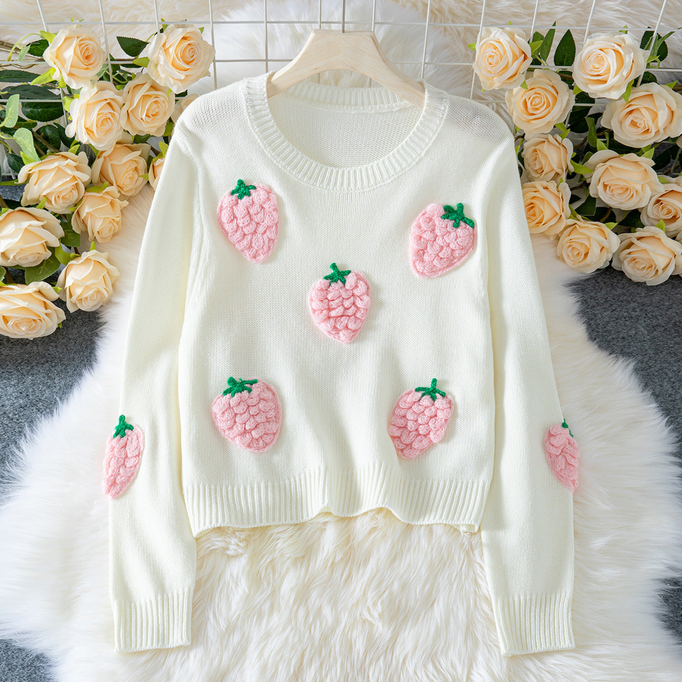 Damen Strickpullover mit Erdbeer-Applikationen und lässigem Schnitt Sovae