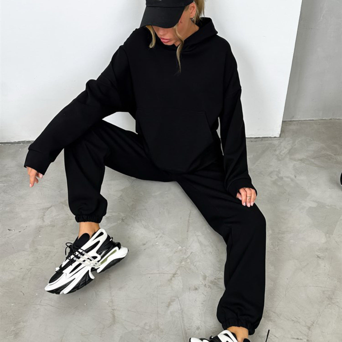Damen Sportliches Freizeit-Set mit übergroßem Kapuzensweatshirt und lässiger Jogginghose Sovae