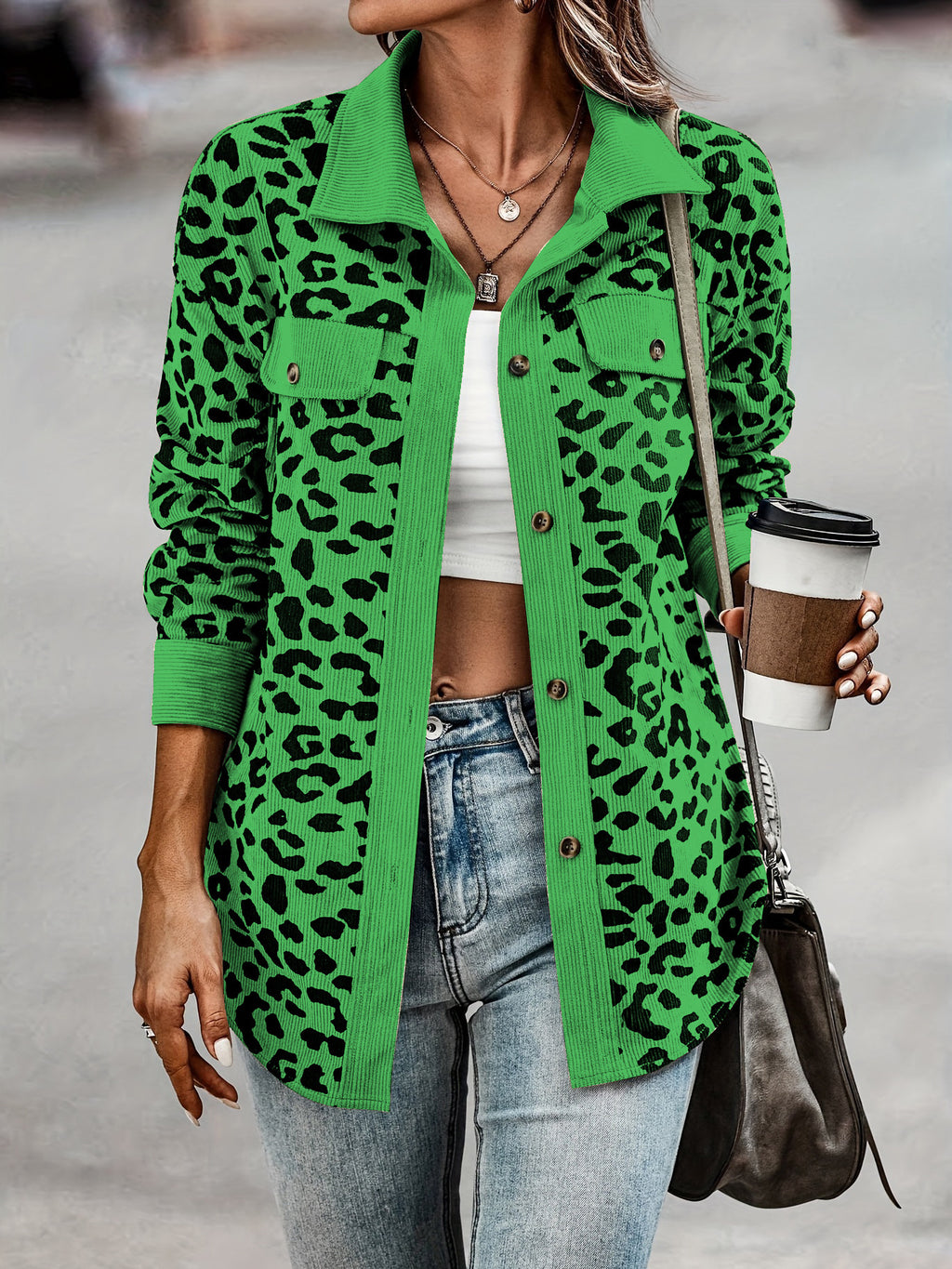 Damen Freizeitjacke mit strukturiertem Leopardenmuster und praktischen Taschen Sovae
