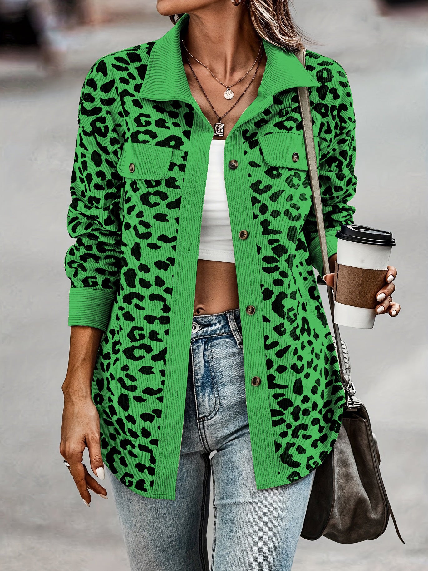 Damen Freizeitjacke mit strukturiertem Leopardenmuster und praktischen Taschen Sovae