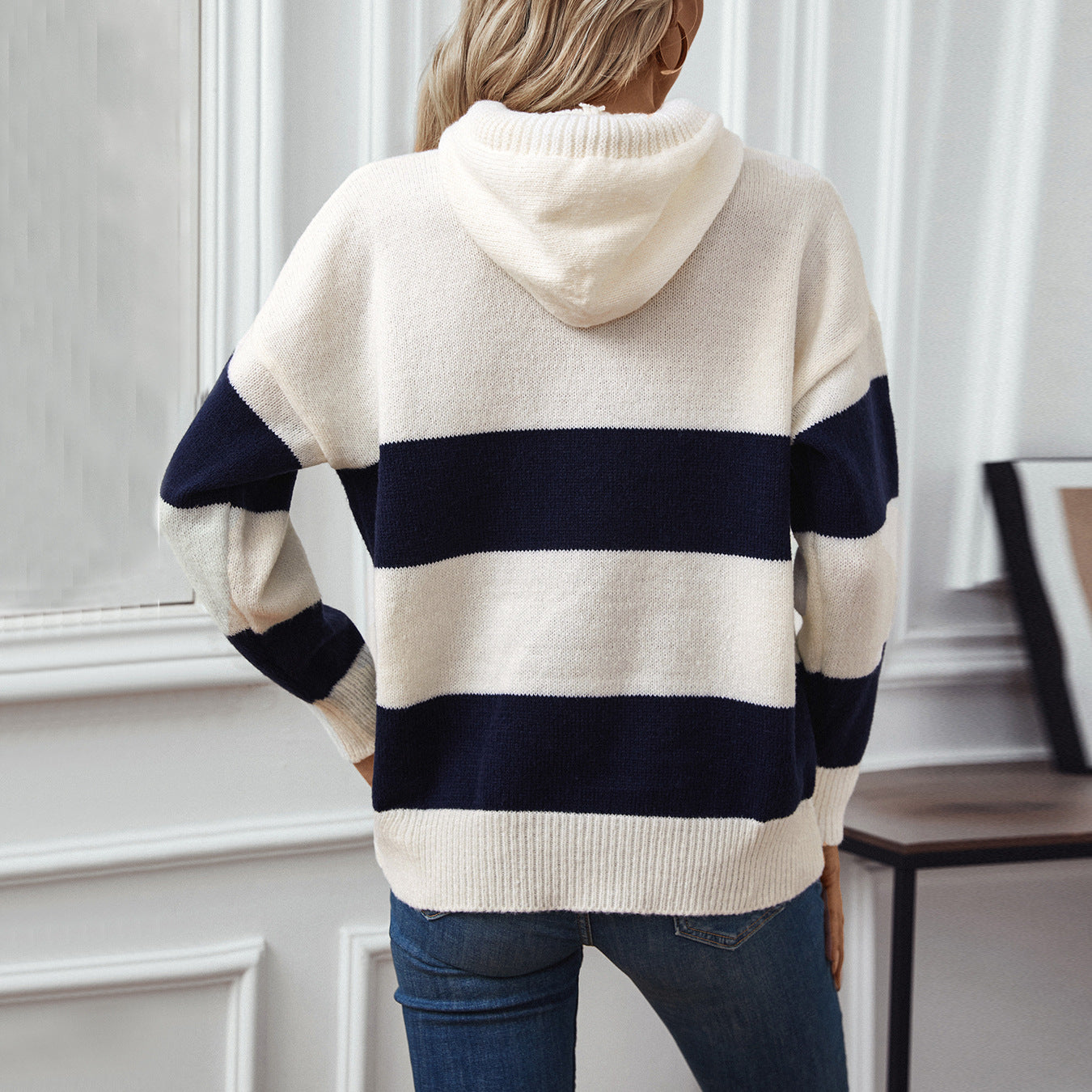 Damen Kapuzenpullover mit breiten Streifen und weichem Material Sovae