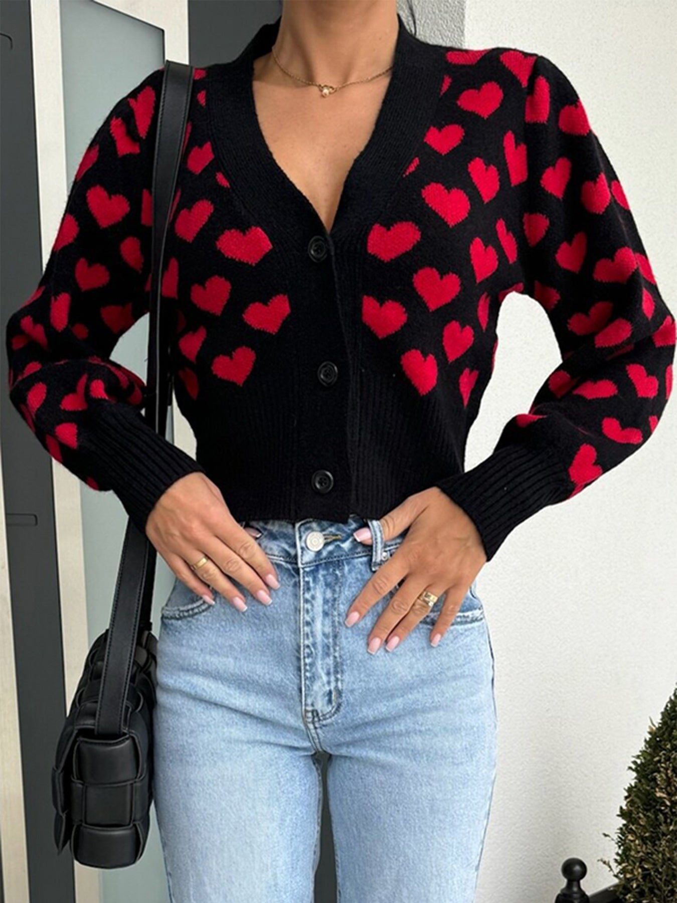 Damen Strickjacke mit Herzmotiv und dekorativen Knöpfen Sovae