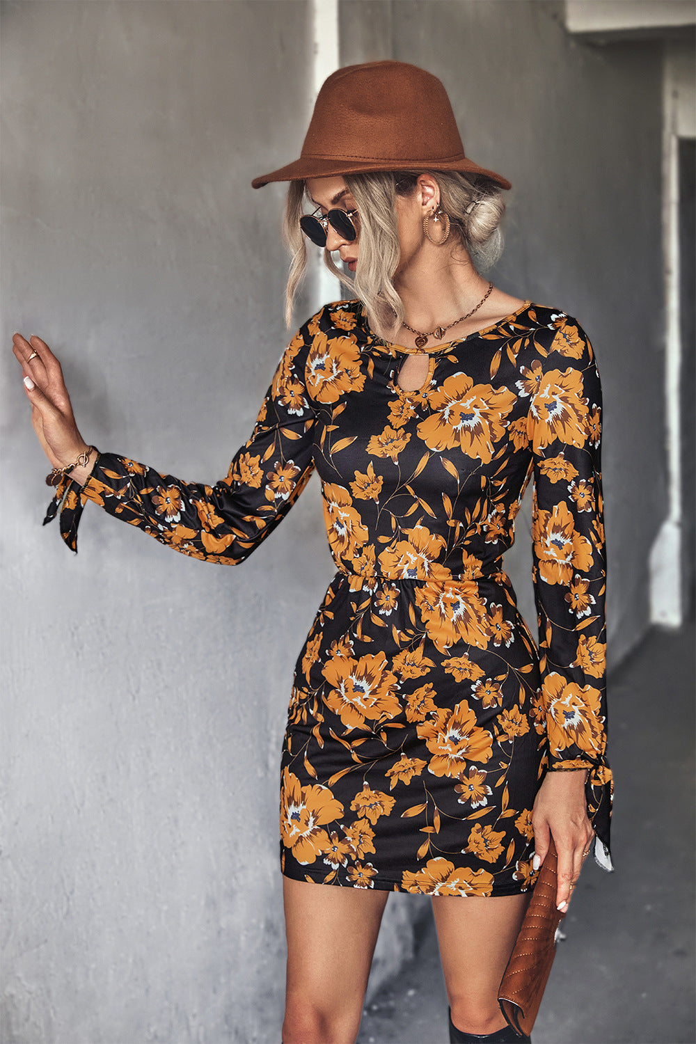 Damen Minikleid mit floralem Design und eleganten Ärmeldetails Sovae