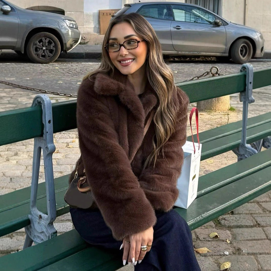 Damen gemütliche und stylische Kurzjacke aus Kunstfell Sovae