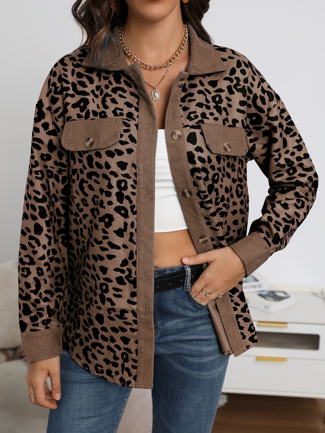 Damen Freizeitjacke mit strukturiertem Leopardenmuster und praktischen Taschen Sovae