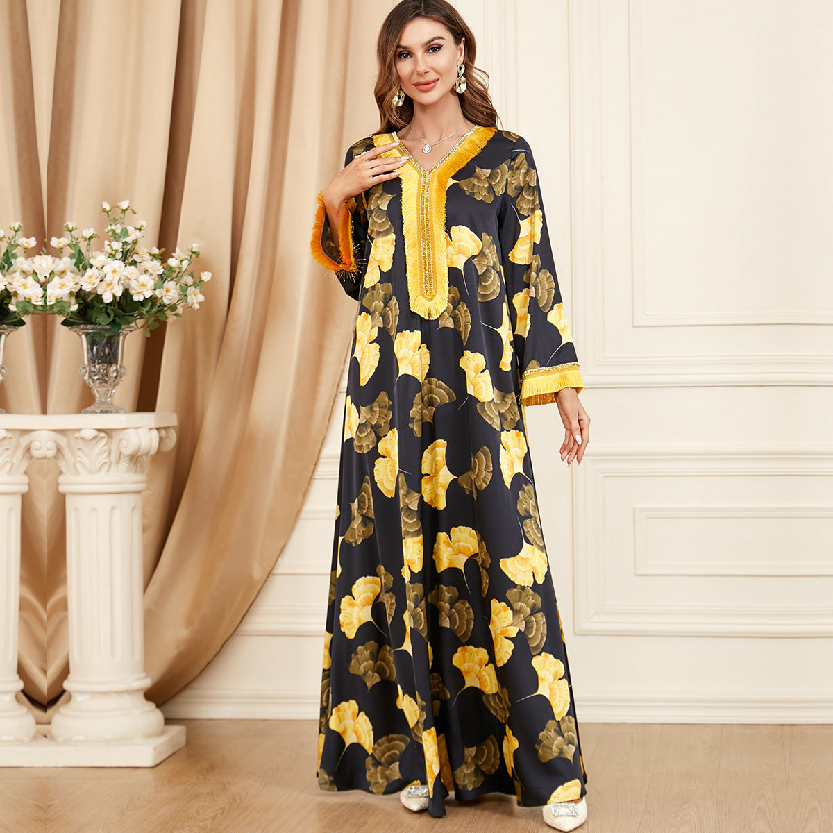 Damen Lange Kaftanrobe mit floralem Muster und goldenen Verzierungen Sovae