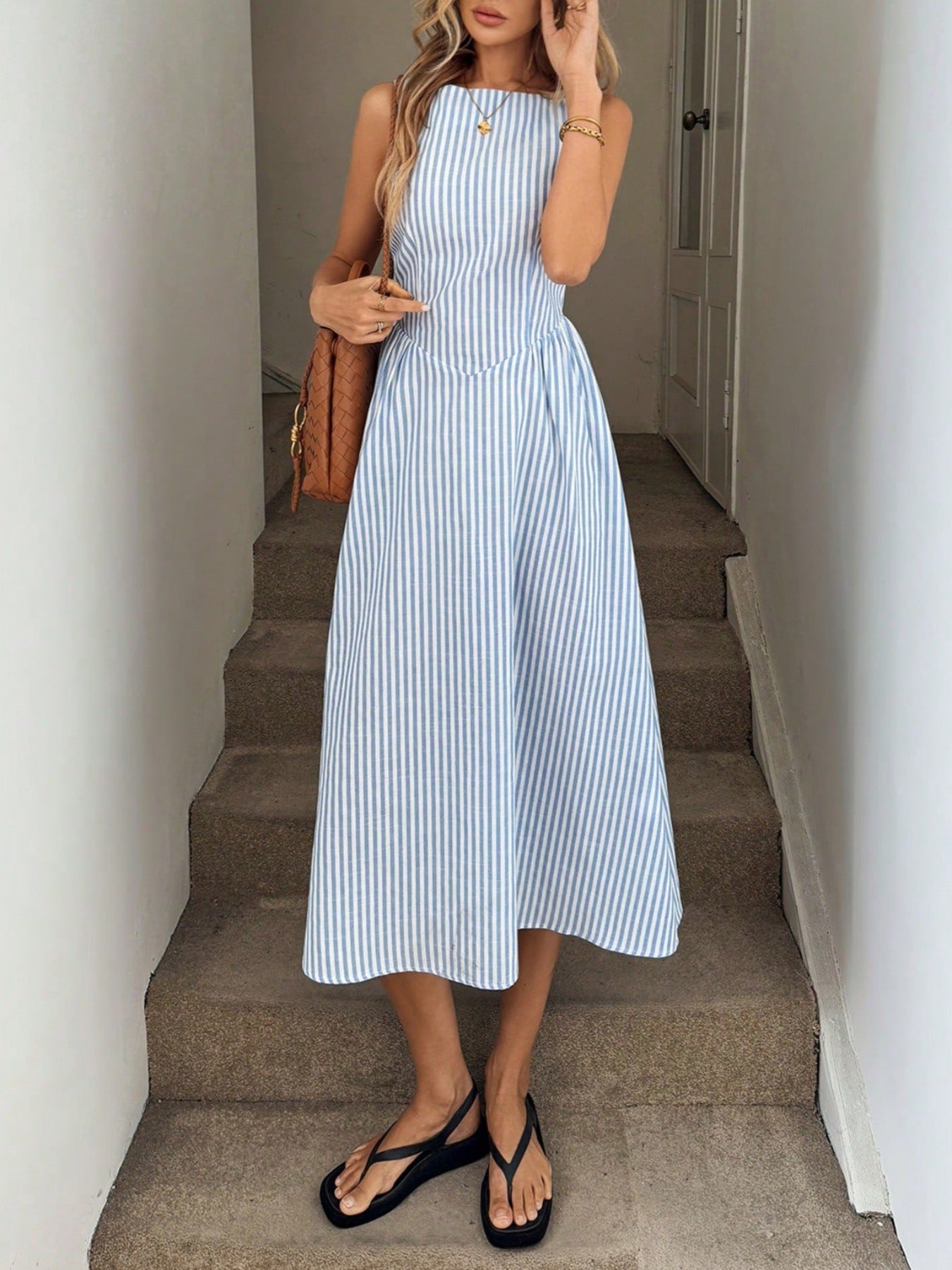 Damen Midi-Kleid mit schmalen Streifen und taillierter Silhouette Sovae