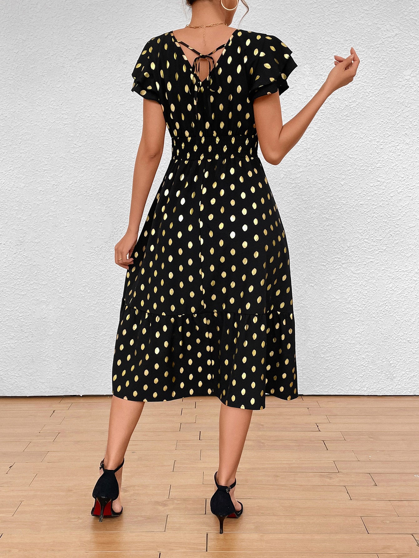 Damen Midikleid mit Rüschendetails und goldenen Punkten Sovae