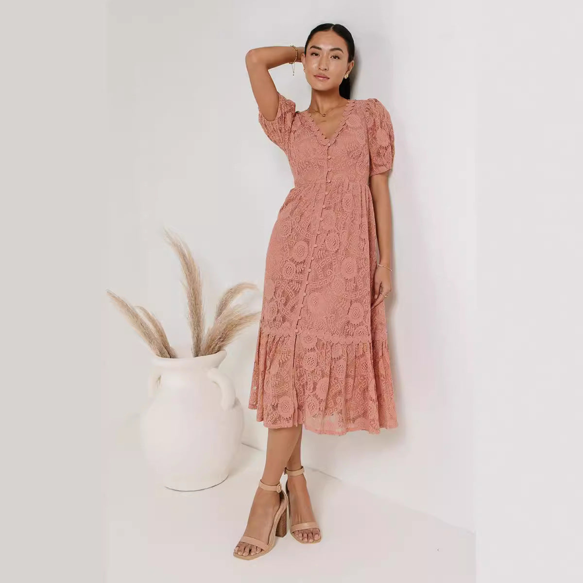 Damen Maxikleid mit zarten Spitzenapplikationen und voluminösen Ärmeln Sovae