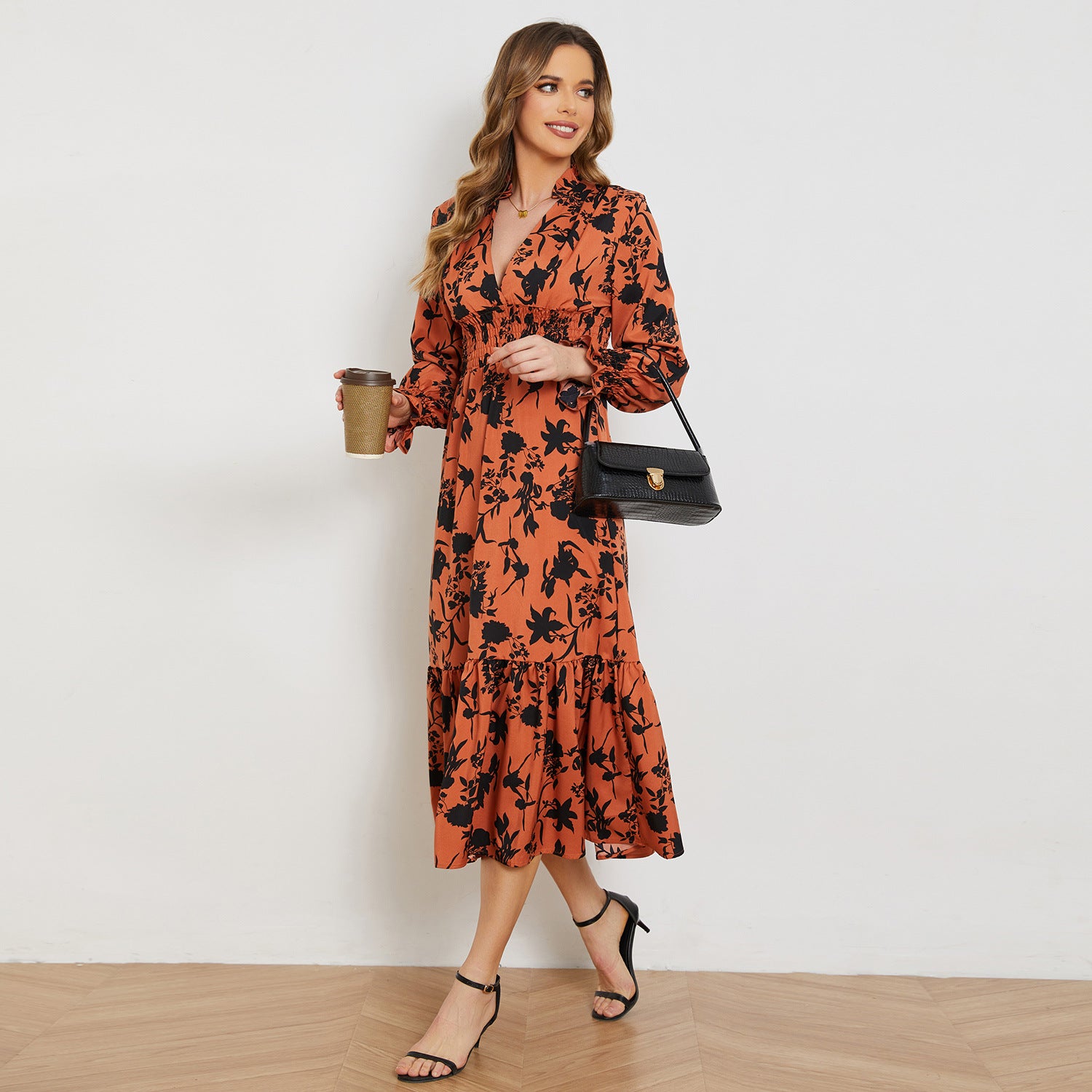 Damen Midikleid mit schmeichelhaftem Schnitt und floralem Design Sovae