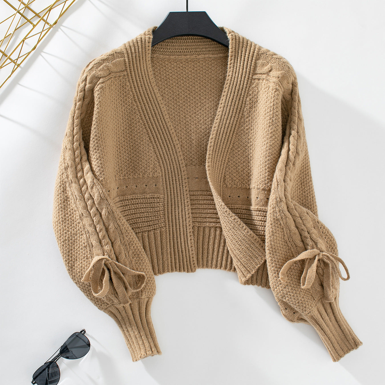 Damen modische Strickjacke mit voluminösen Ärmeln und Zopfmuster Sovae