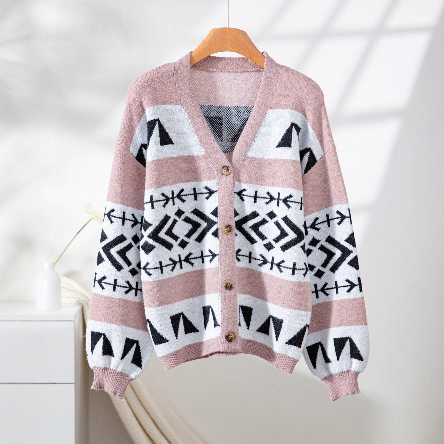 Damen gemütliche Strickjacke mit dekorativem Ethnomuster und offenem Schnitt Sovae