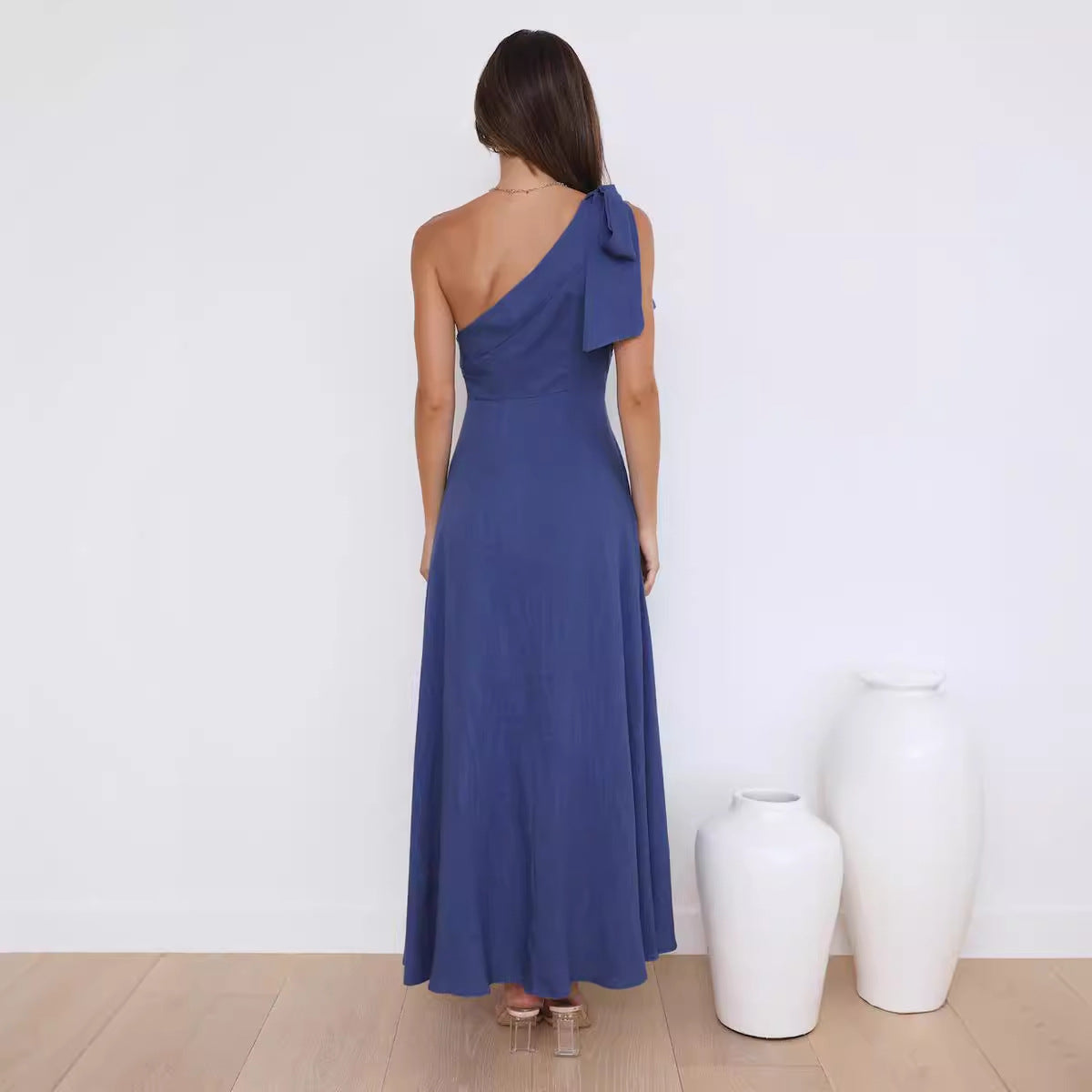 Damen Maxi-Kleid mit asymmetrischem Design und verstellbarem Träger Sovae