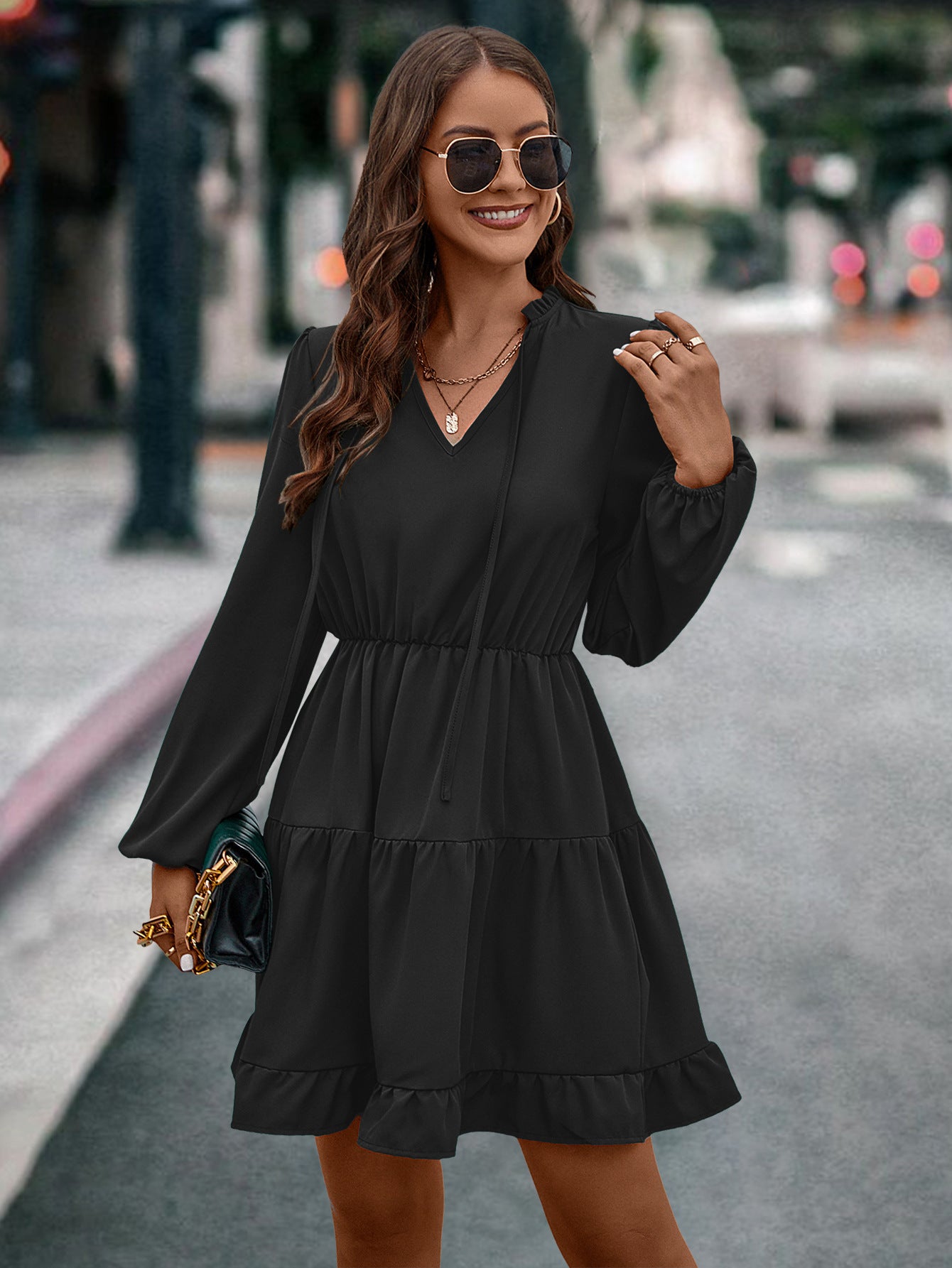 Damen kurzes Kleid mit lässigem Schnitt und Volantdetails Sovae